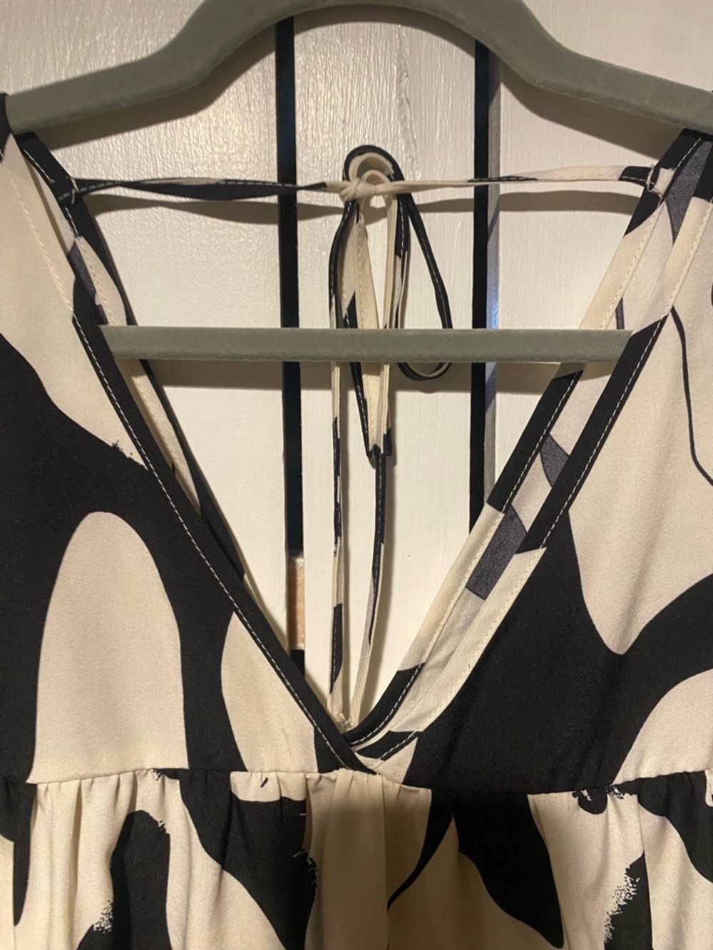 SHEIN Black & Cream Abstract V-Neck Blouse - Picture 3 of 5